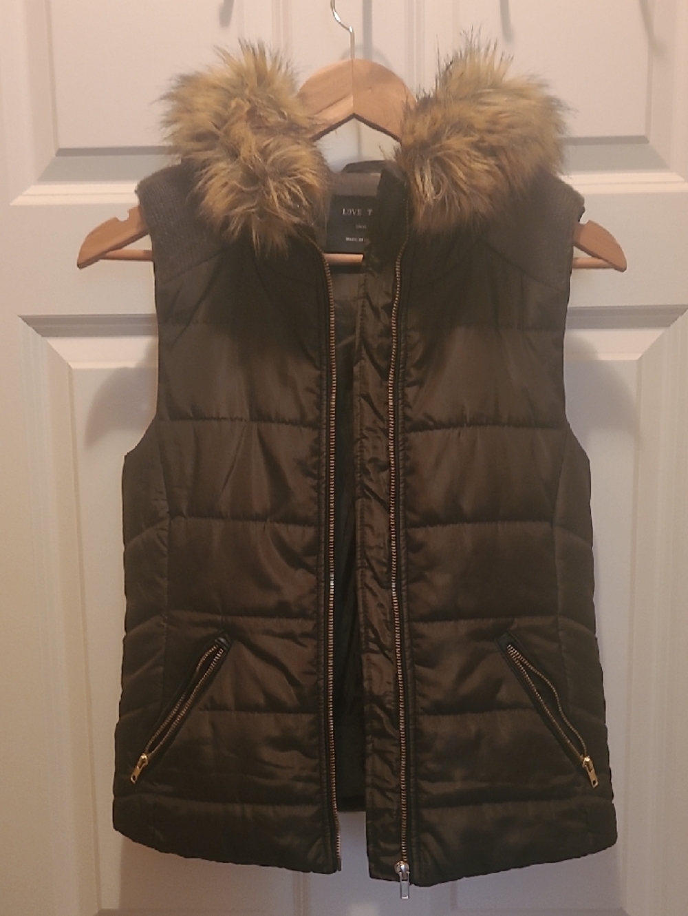 Love Tree Quilted Faux-Fur Trim Sleeveless Puffer Vest in Olive Small